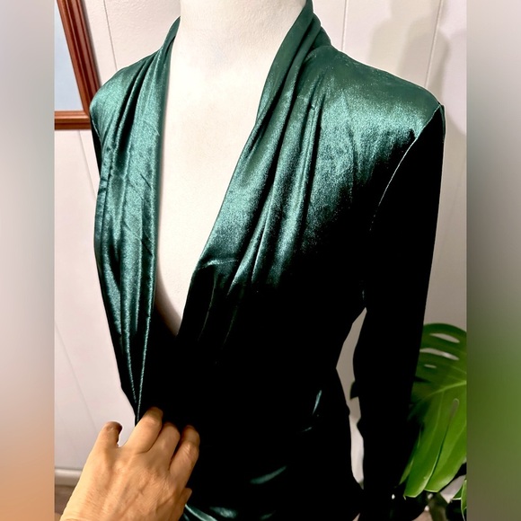 🛍️NWT Tommy Hilfiger gorgeous velvet wrap style top size large - Picture 10 of 11
